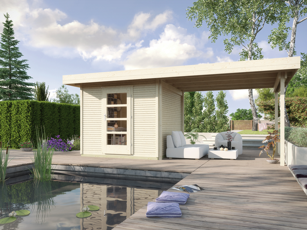 Modernes Gartenhaus mit Sitzmöglichkeit an einem Teich